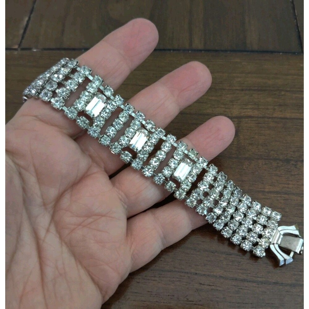 Vintage Bracelet Sparkling Ice Wide Bling Rhinestone 7" Nice Clasp